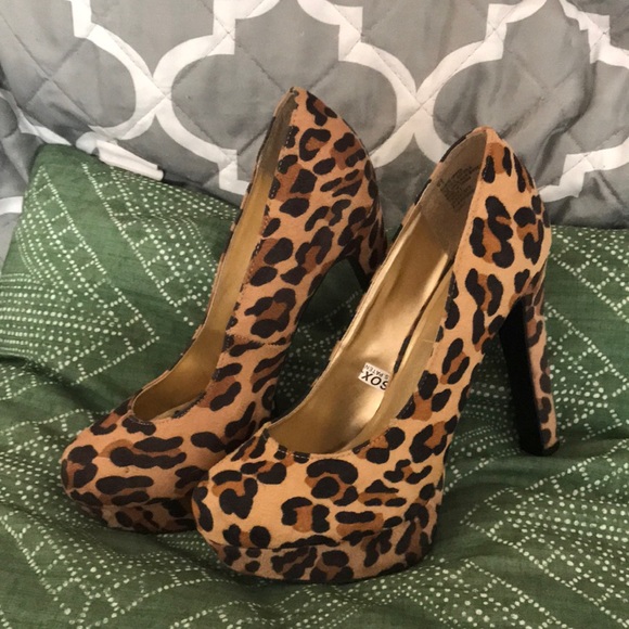 Mossimo black/tan leopard print heel